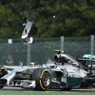 Hamilton y Rosberg desatan la polémica en Mercedes