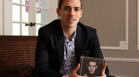 En 'A ti', el regiomontano rinde homenaje a compositores como Agustín Lara y José Alfredo Jiménez. NTX /