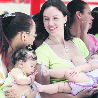 Lactancia materna protege a los niños de la obesidad