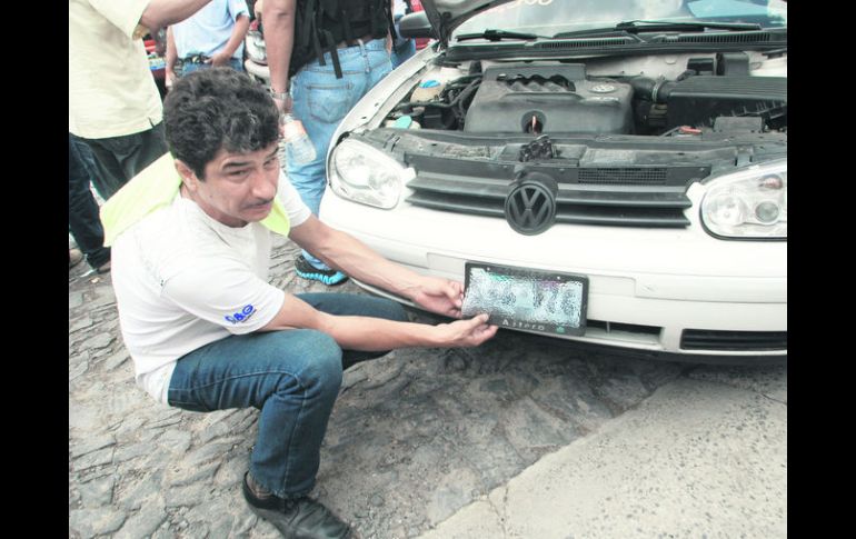 Operativo. La Fiscalía encabeza revisiones para identificar a aquellos que portan placas sobrepuestas o pirata.  /