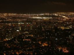 Los sujetos habrían dejado el artefacto explosivo por la madrugada cerca de los cajeros automáticos para robarlos, según la policía. EFE /