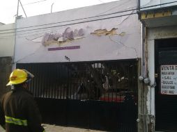 El techo se desploma esta mañana, presuntamente por el reblandecimiento de éste.  /