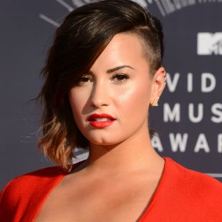 Demi Lovato y Kim Kardashian provocan con sus escotes