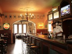 La Unidem asegura que en restaurantes, bares y salones de banquetes aún se percibe menos del salario mínimo actual. ARCHIVO /