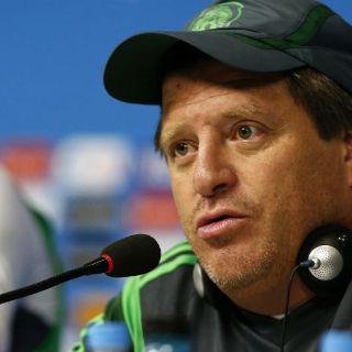 Miguel Herrera entrega reporte de Brasil 2014