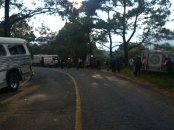 Al lugar acudieron bomberos y paramédicos de la Cruz Roja. ESPECIAL /