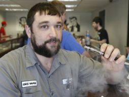 Los cigarros electrónicos, apuntan, podrían tener consecuencias a largo plazo en 'el desarrollo del cerebro'. ARCHIVO /