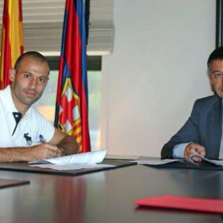 Mascherano amplía su contrato con Barcelona