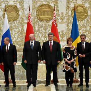 Poroshenko pide ayuda para controlar la frontera con Rusia