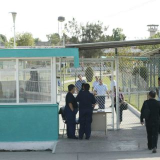 Incautan celulares y televisores en penal de Puebla