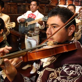 Mariachis quieren romper Récord Guinness