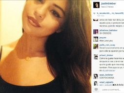 La fotografía es publicada también en la cuenta de la cantante, donde agradece a una diseñadora de joyería por un collar. ESPECIAL /