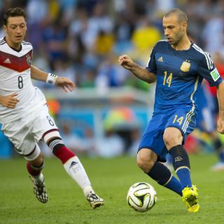 Mascherano, ilusionado por seguir en Barcelona