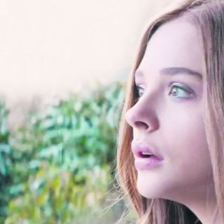 Chloë Moretz y su conmovedora lucha entre la vida y la muerte