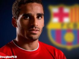 Douglas ya fue presumido por los catalanes en redes sociales. Foto: @FCBarcelona_es. ESPECIAL /