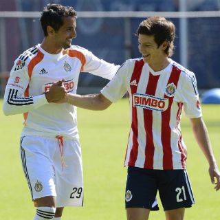 Luis Michel ve desde el fuera mal momento de Chivas