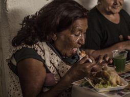 Es frecuente que haya perdido el apetito, porque a la hora de la comida se encuentra solo y no hay otras personas. ARCHIVO /