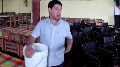 El actor aseguró que el dinero salió de sus fondos para llevarlos a la gente del Puerto de Acapulco, Guerrero. ESPECIAL /