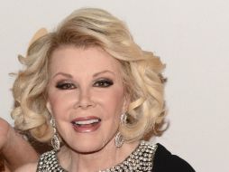 La comediante se intervenía las cuerdas vocales, cuando los médicos se dan cuenta que no respiraba; asegura portal TMZ. AFP /