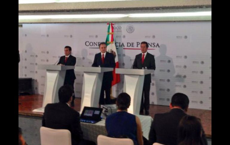 Pedro Joaquín Coldwell anuncia los decretos presidenciales sobre la creación del Cenace y del Cenegas. Foto: ‏@SENER_mx. ESPECIAL /