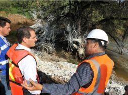 ''Todo va a cargo de ellos y vamos a buscar por la vías jurídicas si son necesarias'', dice Guillermo Padrés (i). NTX /