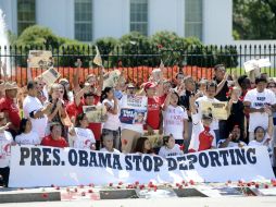 Activistas piden al presidente Obama detener las deportaciones. EFE /