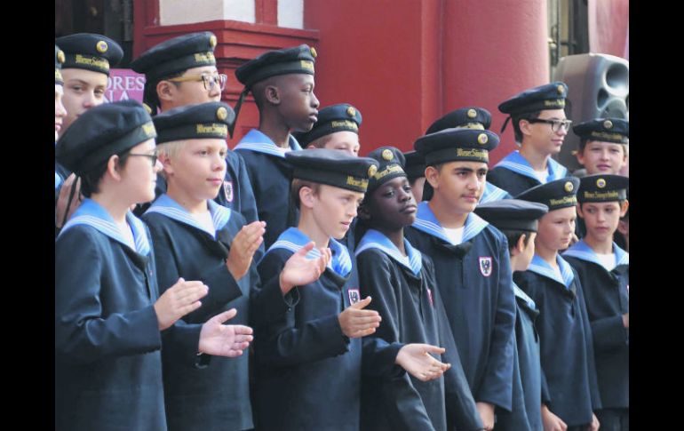 Para los pequeños integrantes del coro, venir a países como México significa un gozo, asegura su director. ESPECIAL /