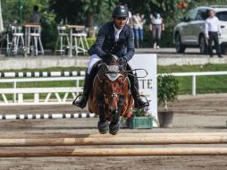 A lomos de 'Calvaretto DFG', Nicolás Pizarro conquistó ayer la prueba estelar con un recorrido limpio de 34.40 segundos.  /