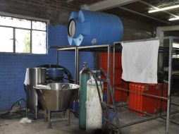 En lugar se encuentran utensilios y precursores químicos que al parecer eran utilizados para la elaboración de droga sintética. ARCHIVO /