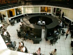 El centro bursátil local sigue el desempeño de sus pares estadunidenses. ARCHIVO /