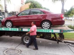 Los vehículos fueron retirados de la circulación con grúas y remitidos al corralón. ESPECIAL /