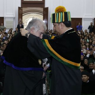 Antonio Gamoneda recibe Honoris Causa de la UAEM