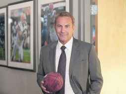 Kevin Costner. Interpreta el papel de 'Sony', un director de equipo. ESPECIAL /