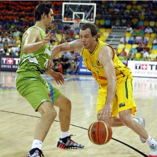 Eslovenia debuta con victoria ante Australia en Mundial de Basquetbol