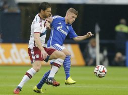 A pesar del debut de Xabi Alonso (i), el Bayern Munich sólo logra el empate frente al Schalke. AP /