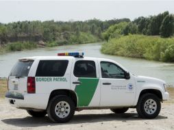 La delegación mexicana de la Cámara de Diputados federal hace un recorrido por la estación de la Patrulla Fronteriza. ARCHIVO /