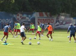 El conjunto rojiblanco entrenó el trabajo colectivo y la definición frente al arco. TOMADA DE @Chivas  /