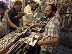 Durante la última semana de agosto de 2014, en EU, se vendieron sólo 3.97 millones de discos 'físicos'. ARCHIVO /