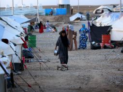 Mujer iraquí en campamento Bahrka huye de la violencia en Tal Afar, Mosul. AFP /