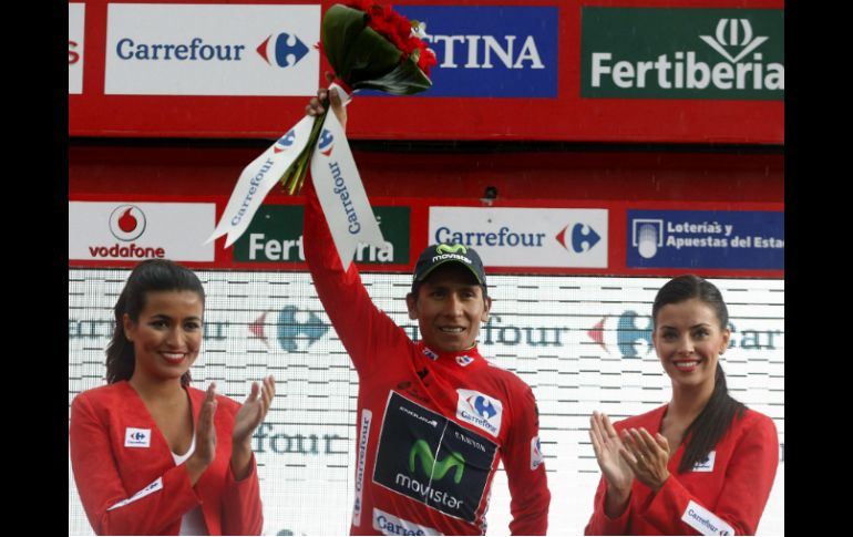 Nairo festeja su liderato, tras superar a Alejandro Valverde y Alberto Contador. EFE /