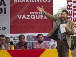 Martí Batres encabezó un acto en el que vecinos de la delegación Cuauhtémoc entregaron firmas para promover la consulta energética. SUN /