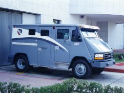 Los ocupantes del camión sufrieron cortes y contusiones y posibles lesiones en cuello y espalda. ARCHIVO /