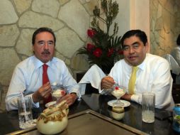 La comida se lleva a cabo en un exclusivo y lujoso restaurante de comida japonesa. SUN /