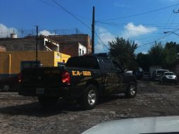 Al lugar acudieron paramédicos y policías para atender a la víctima, pero ésta ya había fallecido.  /