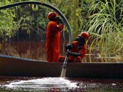 Pemex aseguró que controló la fuga 'provocada por una toma clandestina' presuntamente del crimen organizado. AFP /