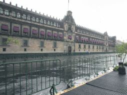 Preparativos. Las vallas están listas en las inmediaciones del Palacio Nacional, donde Peña dará un mensaje mañana. SUN /
