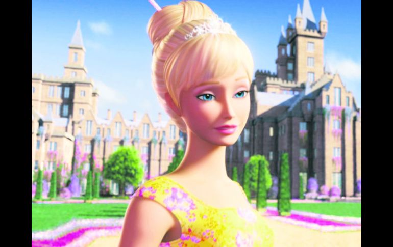 Renovada. Escena de Barbie y la Puerta Secreta. La popular muñeca llega a los cines en una nueva adaptación animada. ESPECIAL /