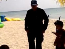 Al final la familia se retiró de la playa, la cual, es considerada uno de los mejores resorts del Caribe mexicano. ESPECIAL /