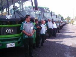 Autoridades viales dieron el banderazo de arranque a los nuevos camiones en la ruta que recorre 42 kilómetros.  /