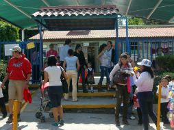 Los padres de familia estaban preocupados por las altas temperaturas a las que sus hijos se exponían en verano. ARCHIVO /